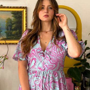 sukienka w kolorowe wzory